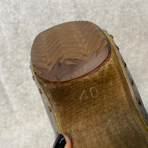 Sanita Size 40 Slip On Sandals Laser Cut Leather Flower Detail So Pretty! - Picture 9 of 12